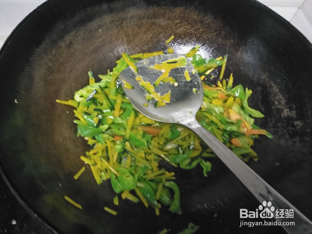 小南瓜丝炒青椒的家常做法