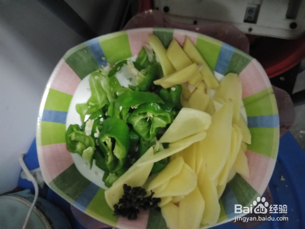 鸭肠炒青椒土豆片