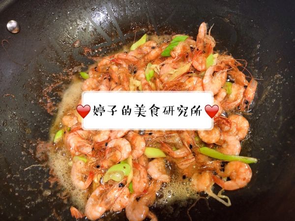 油爆尖椒小河虾