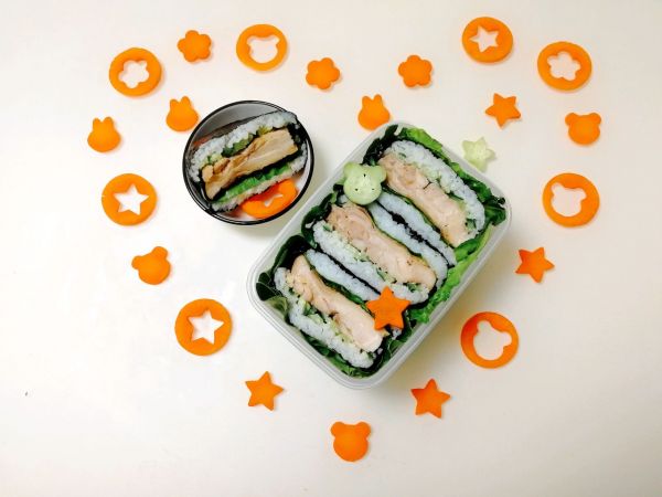 黑椒鸡腿海苔包饭