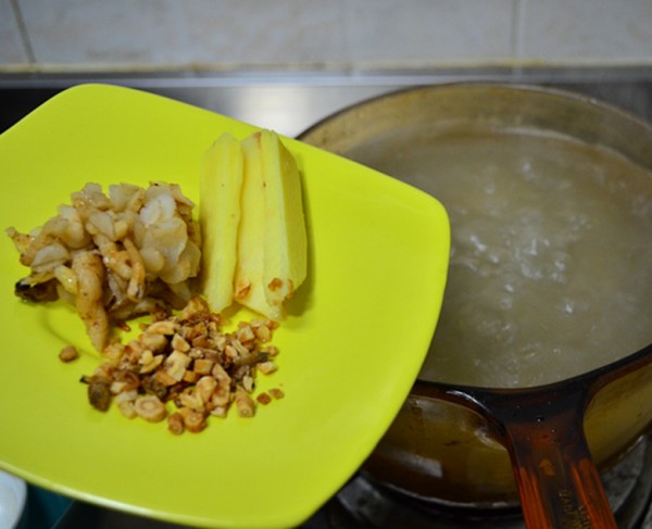 玉竹沙参鸭腿汤