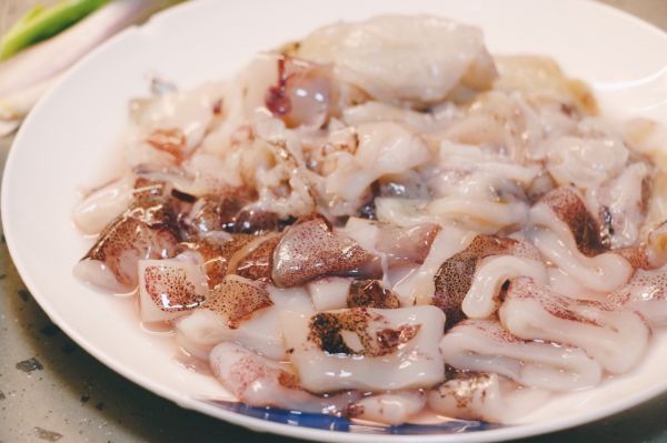 香辣鱿鱼虾球豆腐煲