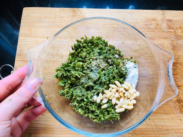 凉拌香椿松子豆腐