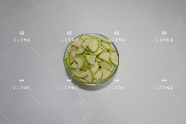 咸蛋木耳西葫芦
