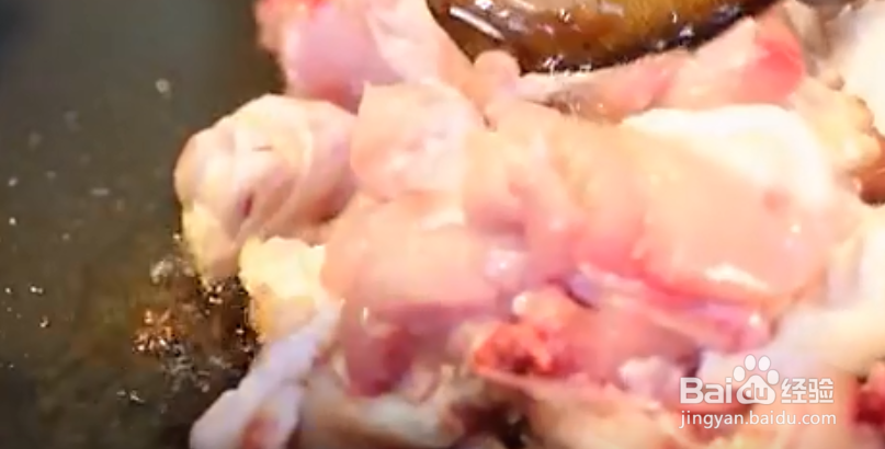 如何做一盘美味的土豆炖鸡块