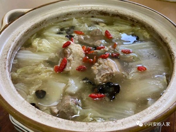 白菜木耳枸杞滋养骨汤