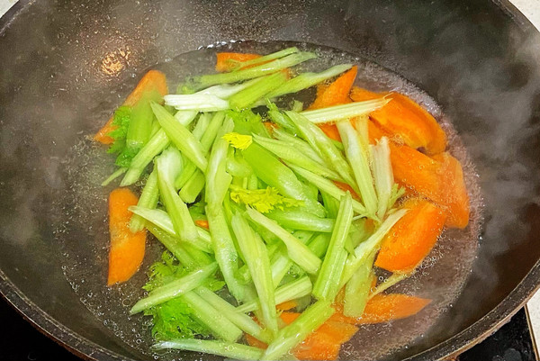 芹菜胡萝卜拌花生米