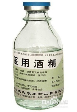 如何安全地给新生儿剪指甲