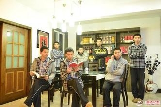 多张图片或照片合成在一张里面的方法