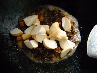 梅菜芋头红烧肉