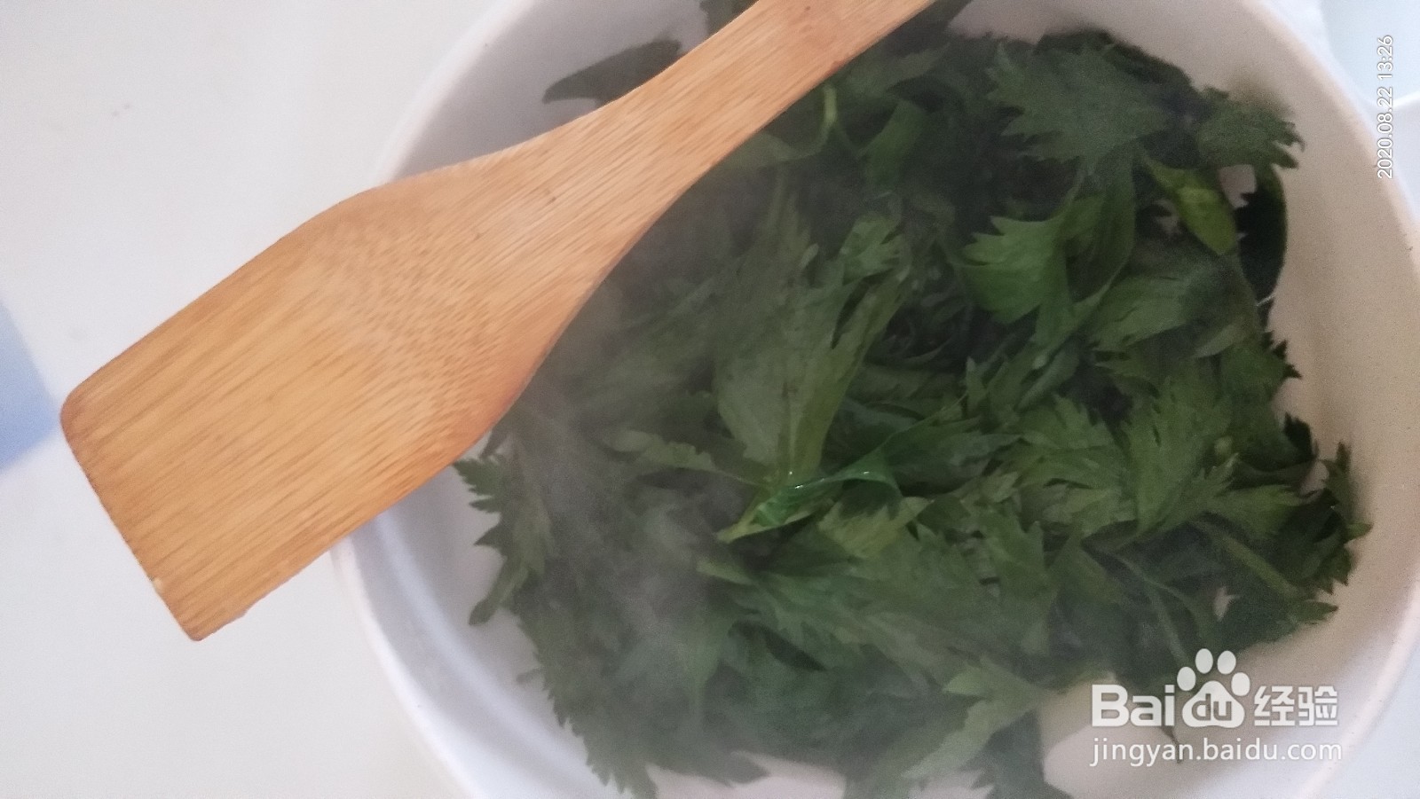 芹菜叶炒鸡蛋怎么做？