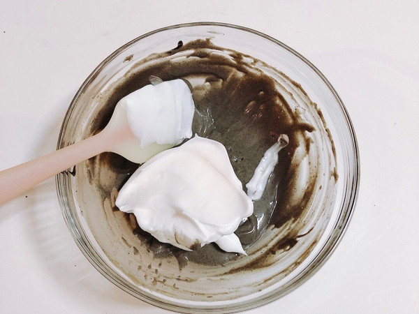 香浓黑芝麻纸杯蛋糕高颜值甜品