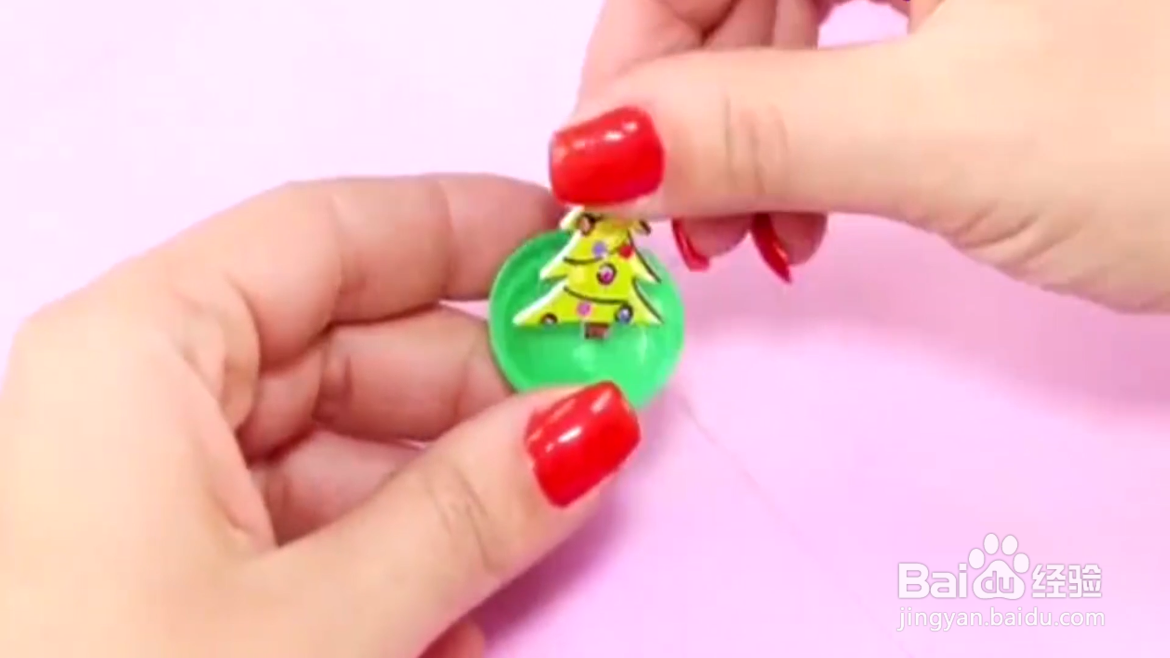 如何自己做芭比娃娃的装饰品？