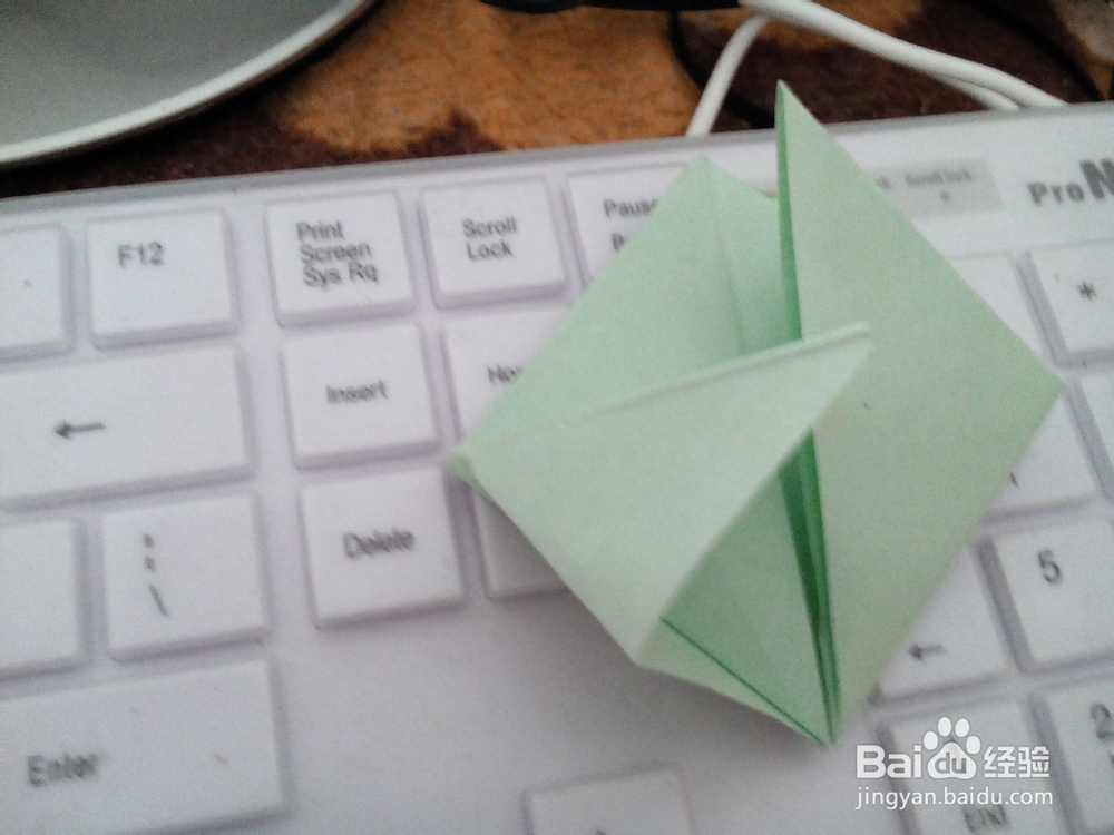 怎样用彩纸折漂亮的心形