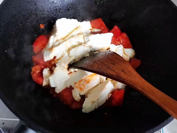 西红柿虾干豆腐羹