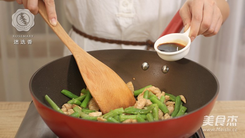 豆角炒鸡胸肉-迷迭香