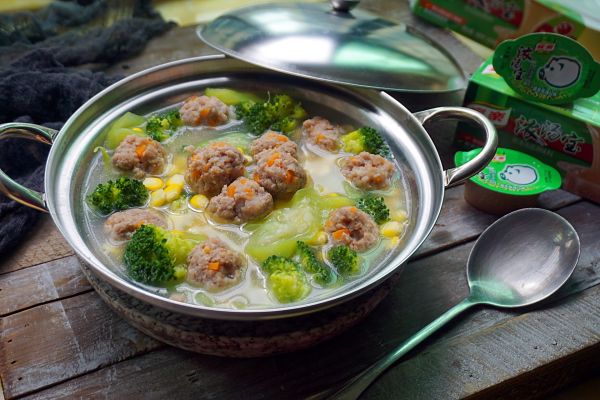 肉丸子杂蔬浓汤