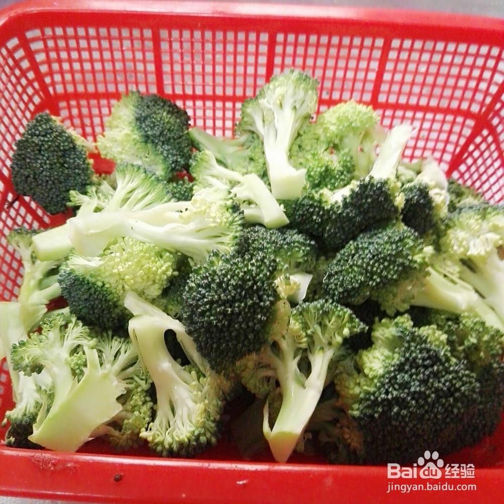 原汁原味养生菜----鱿鱼炒西兰花怎样做