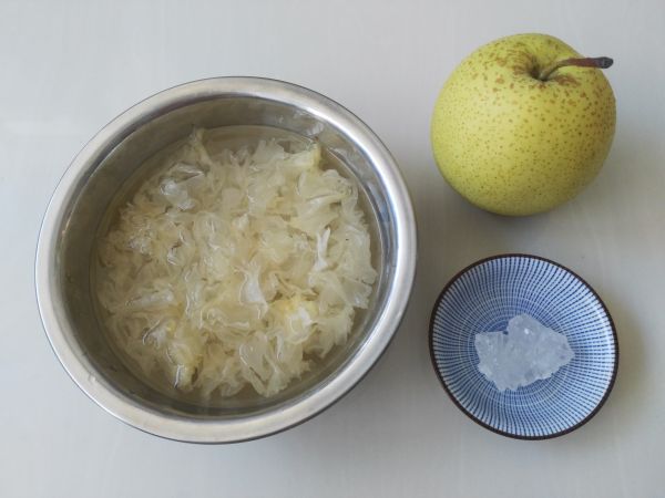冰糖银耳雪梨汤
