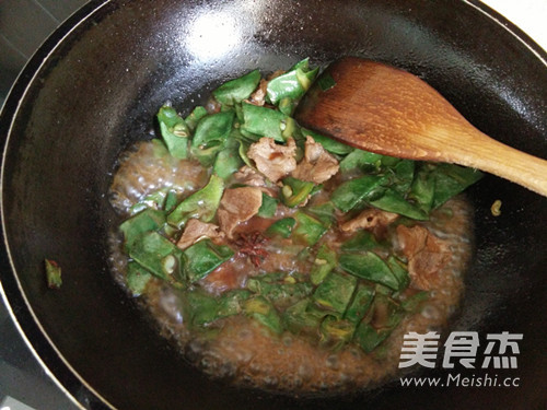 风味扁豆辣椒闷烧肉