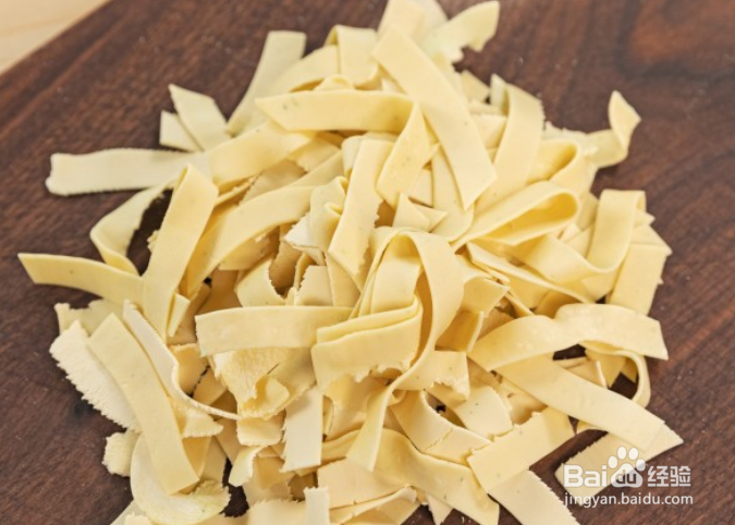 11个月宝宝补铁补钙补锌---海米鸡蛋紫菜面片汤