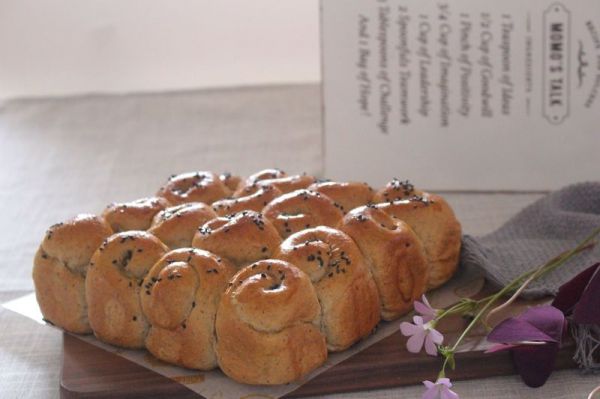 蜂蜜黑芝麻面包