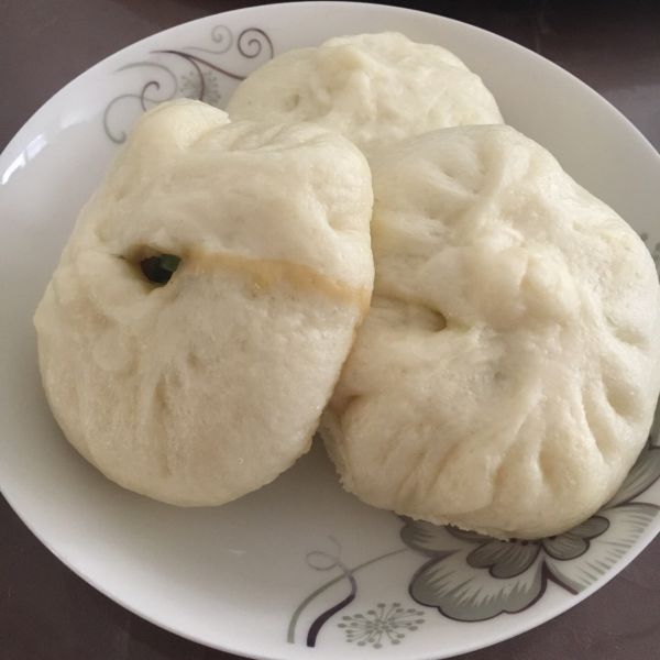 鱿鱼丁韭菜包子