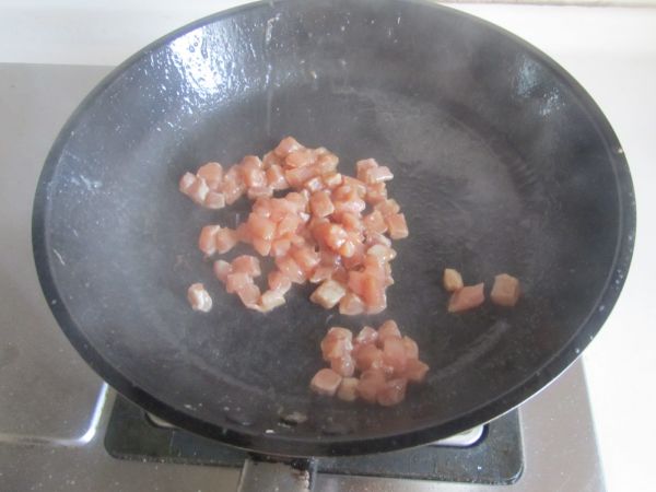 肉丁杂蔬炒馒头丁