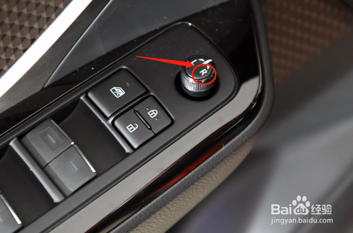 丰田C-HR汽车后视镜怎么调节