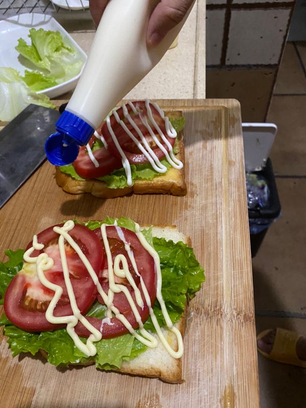 嫩牛肉火腿三明治