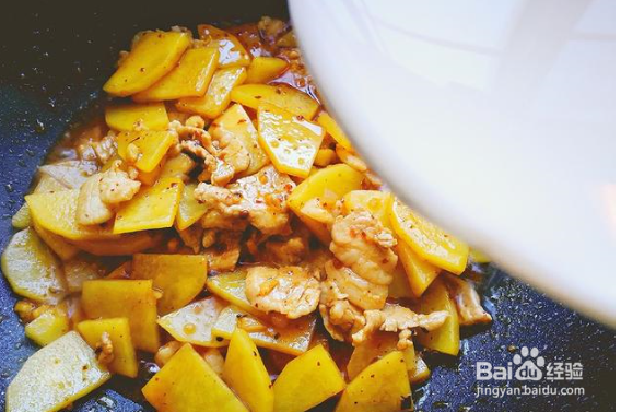 土豆片炒肉的做法