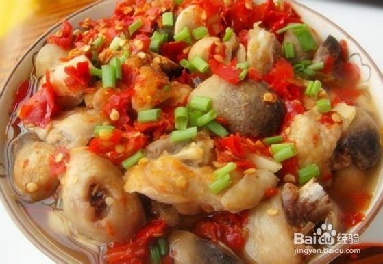 剁椒草菇蒸鸡腿的家常做法