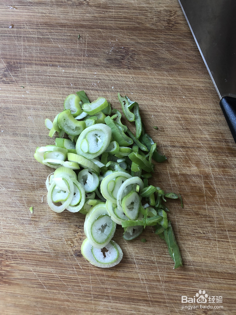 做出入味的芹菜叶子鸡蛋饼