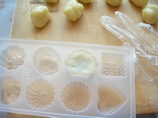 中秋节：[1]如何做豆沙馅冰皮月饼