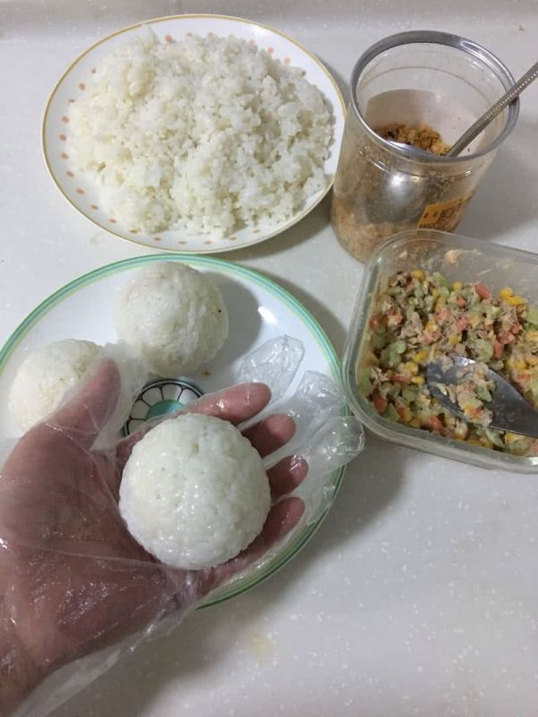 金枪鱼肉松饭团