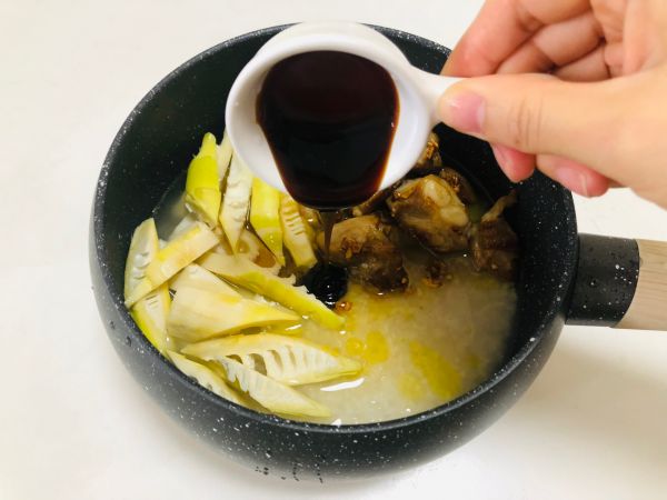 蚕豆排骨笋焖饭