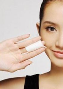 如何用正确的手法使用化妆水