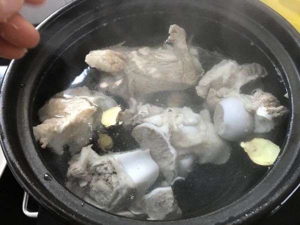 筒骨玉米山药煲