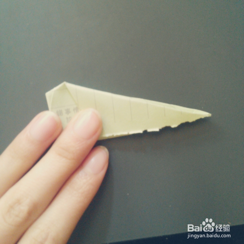 和小朋友一起用废纸折动物吧：[5]折长颈鹿
