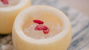 怎么做银耳炖梨盅？银耳炖梨盅的做法