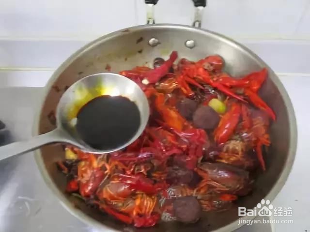杨梅酒小龙虾的做法
