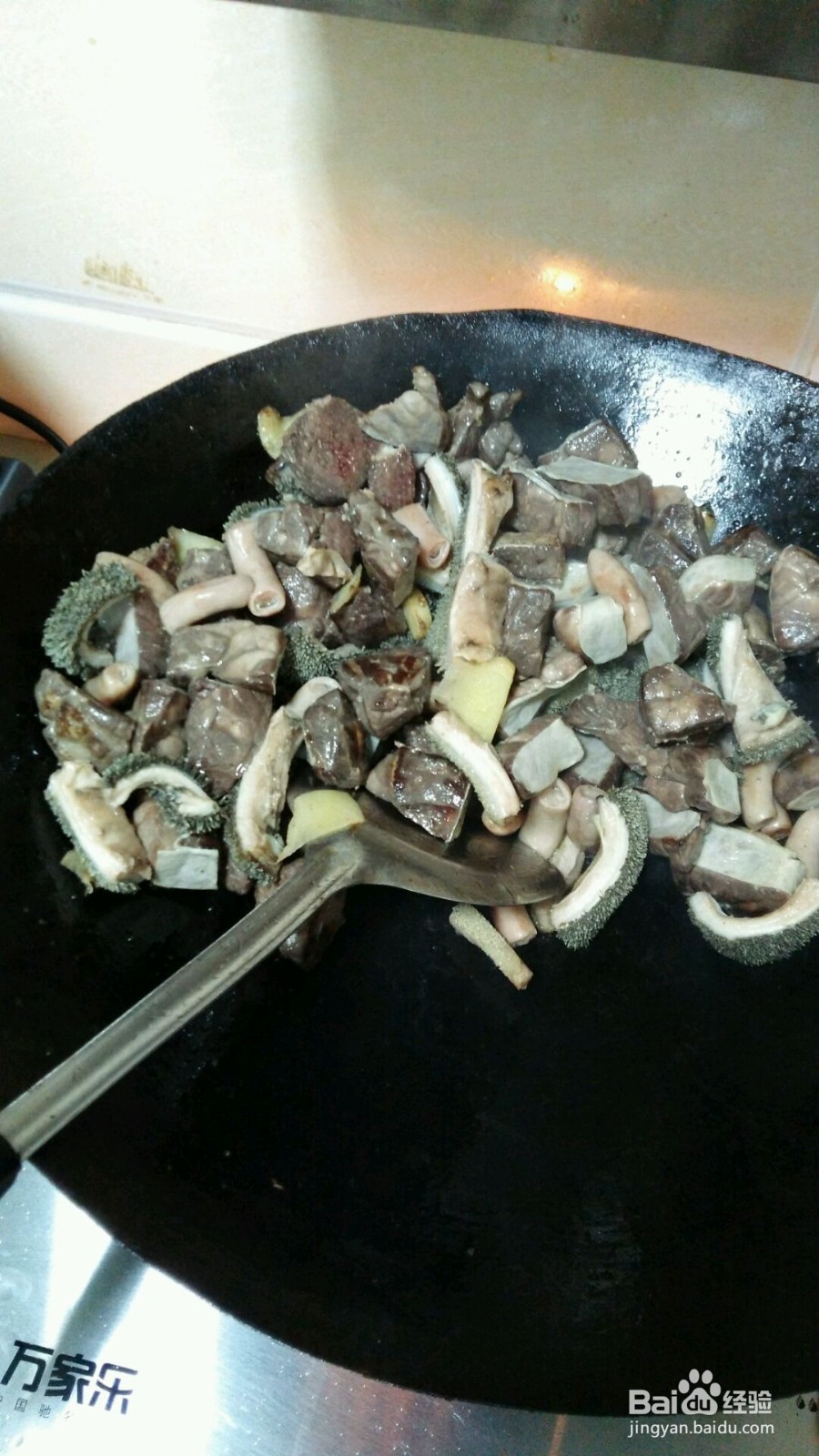 如何做出五香牛杂煲？