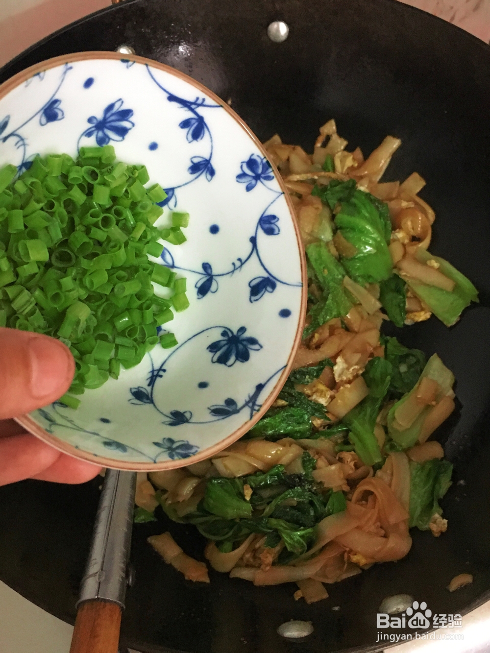 教你怎么做鸡蛋生菜炒河粉