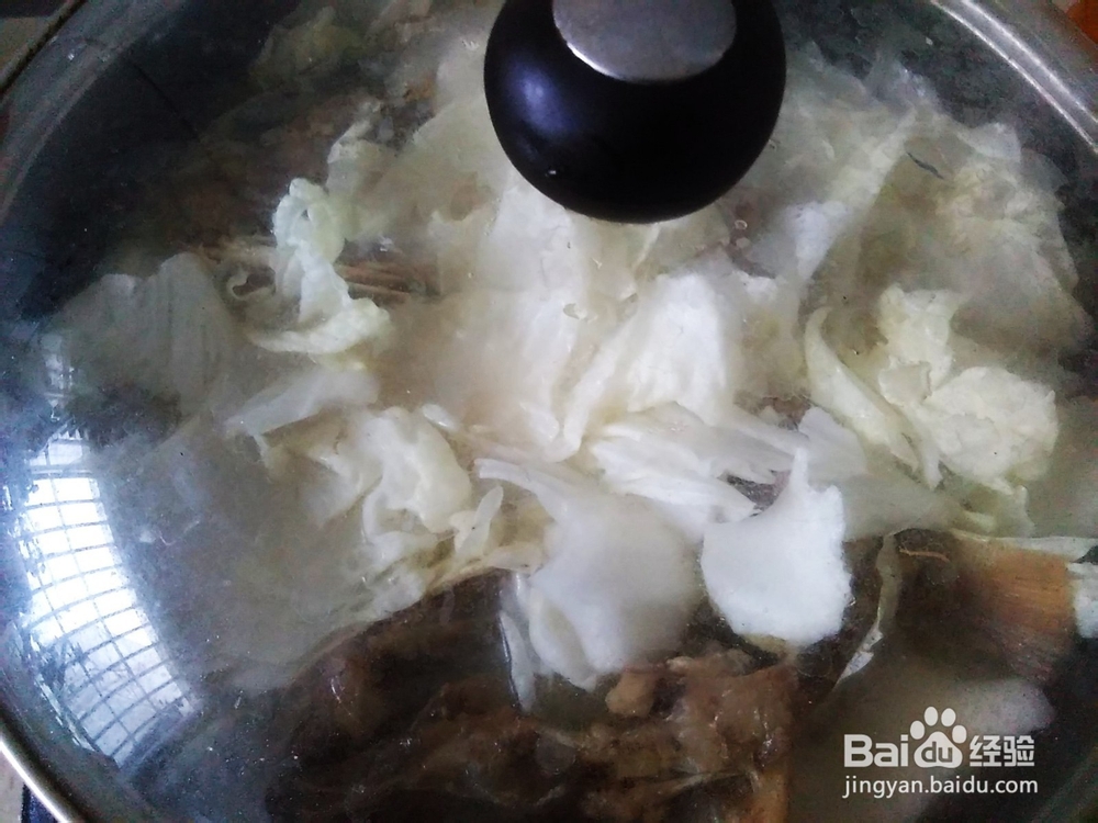 鱼头滚娃娃菜汤的做法