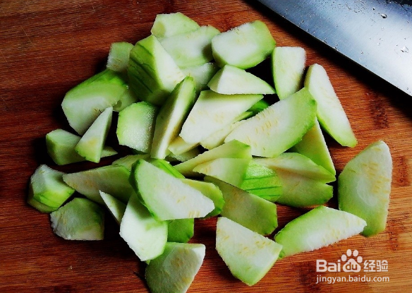 丝瓜炒荔枝的家常做法