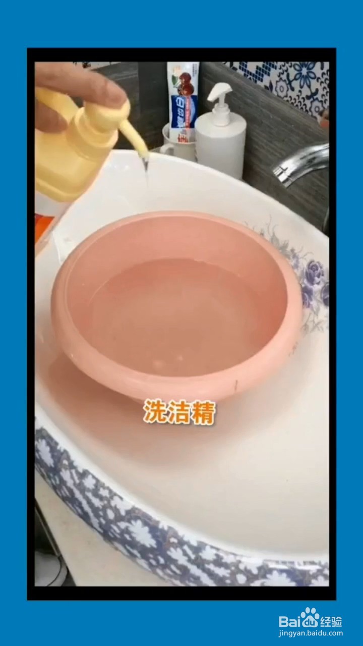 如何清洁冰箱？