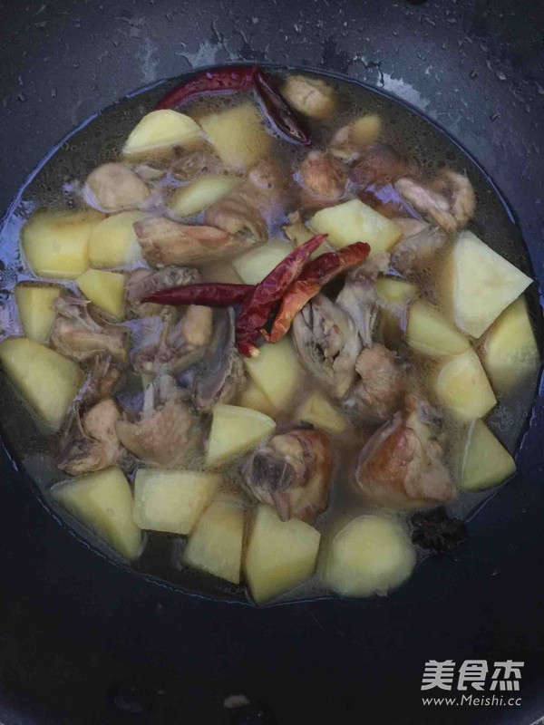 土豆炖鸡的做法