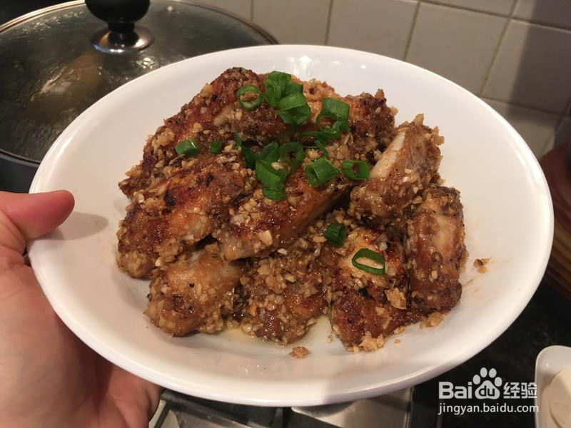 蒜香鸡翅的做法