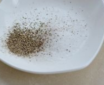 简单易学的家常菜：皮蛋鸡腿粥