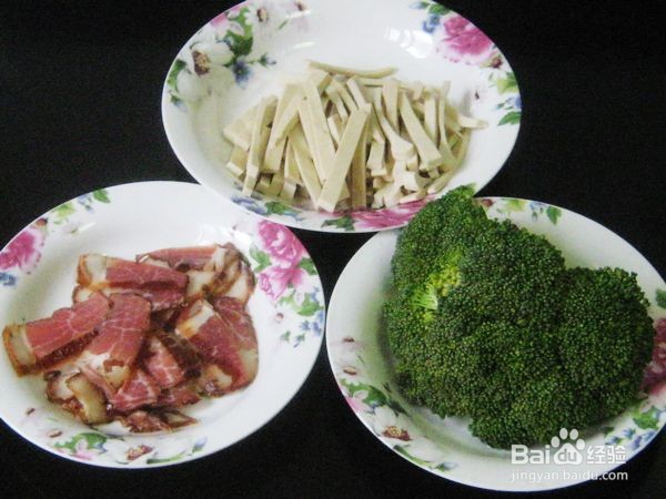 好吃花茶干炒腊肉的做法